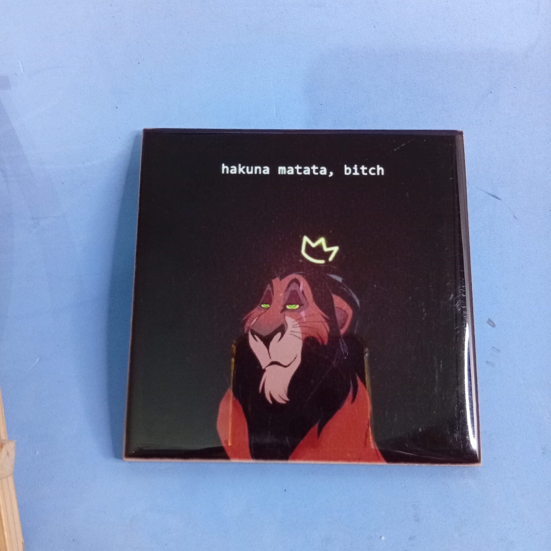 Cuadro “Hakuna Matata, Bitch” 10 x 10 cm con caballete - 2