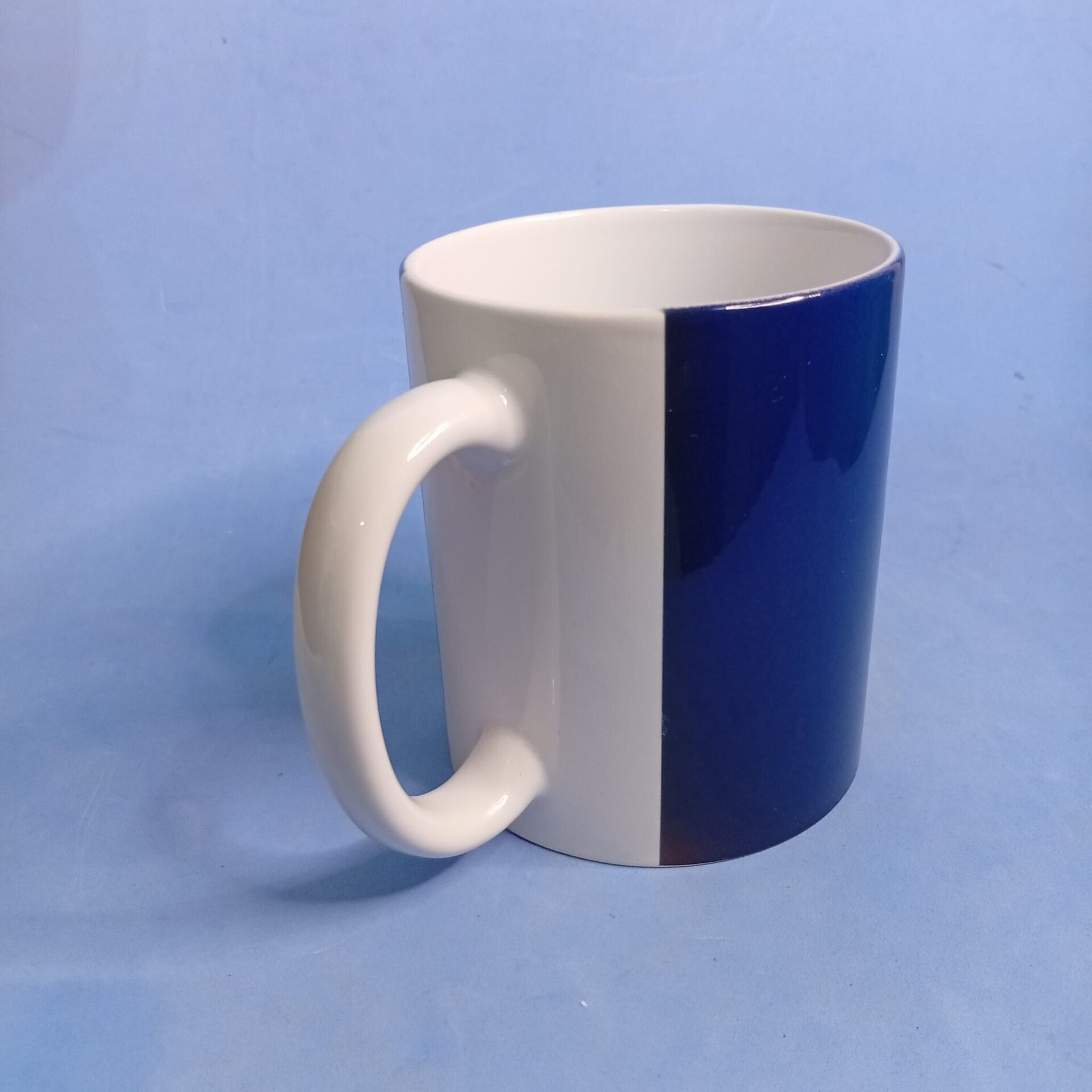 Taza Real Madrid – Fondo azul elegante - 4