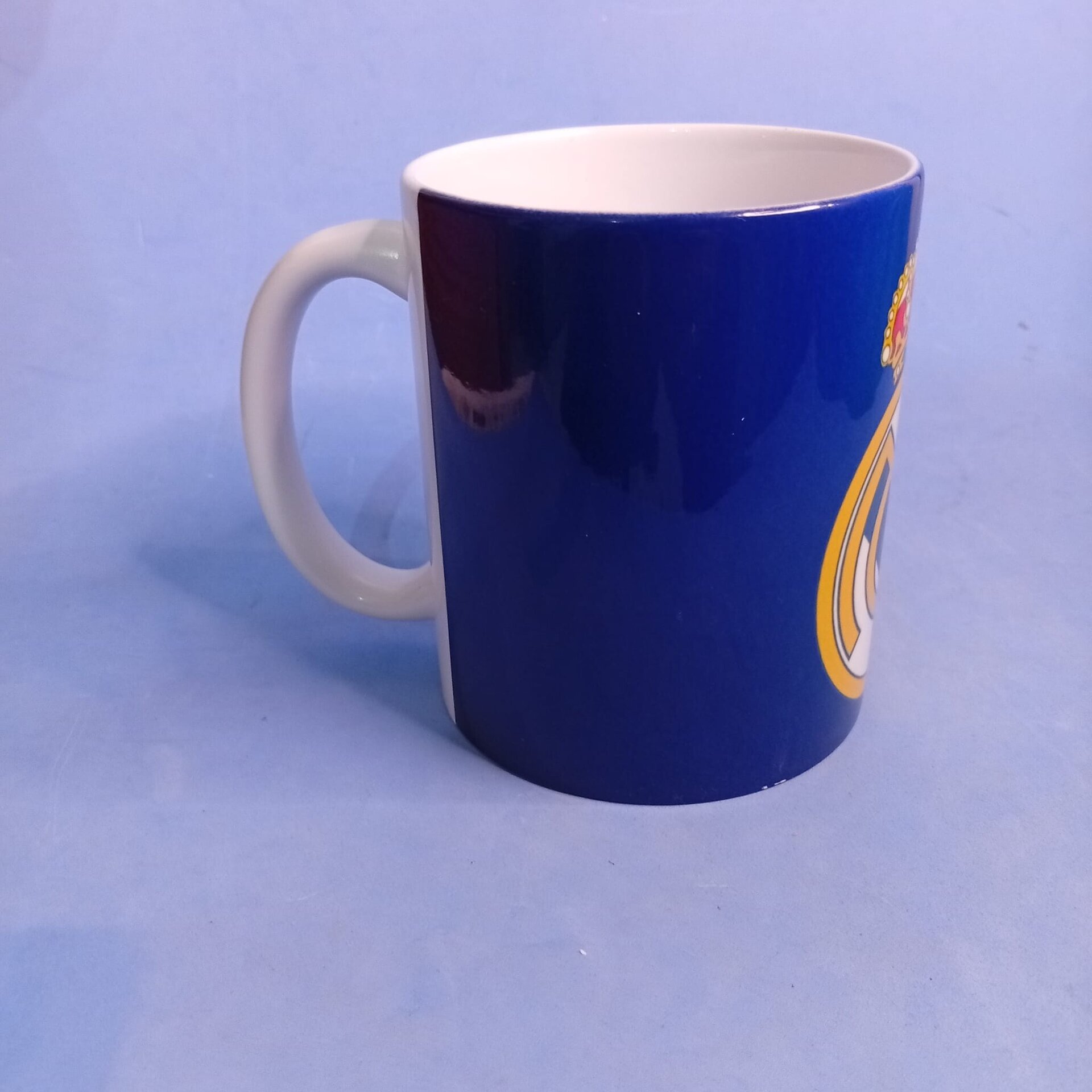 Taza Real Madrid – Fondo azul elegante - 3