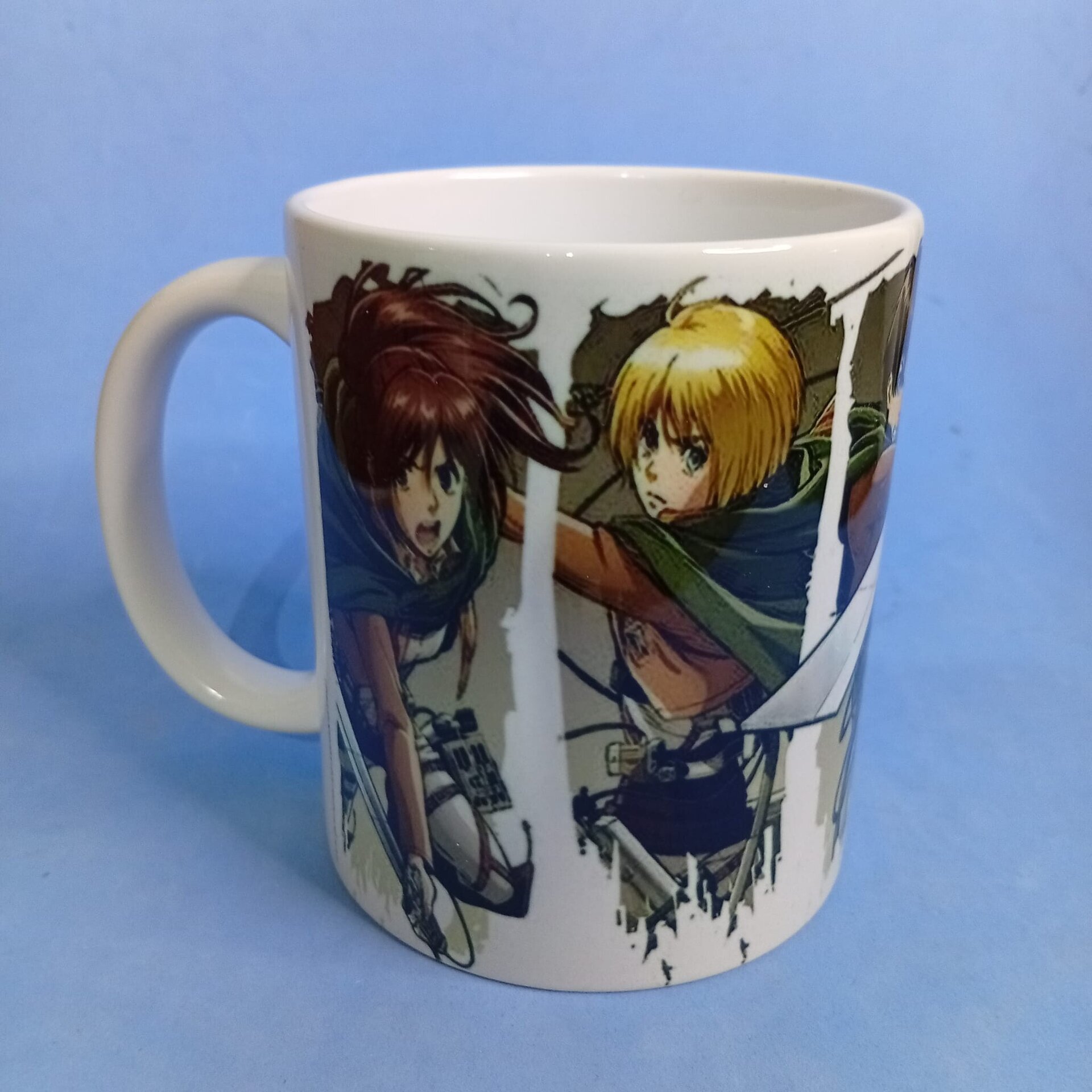 Taza Ataque a los Titanes – Eren, Mikasa y Armin - 2