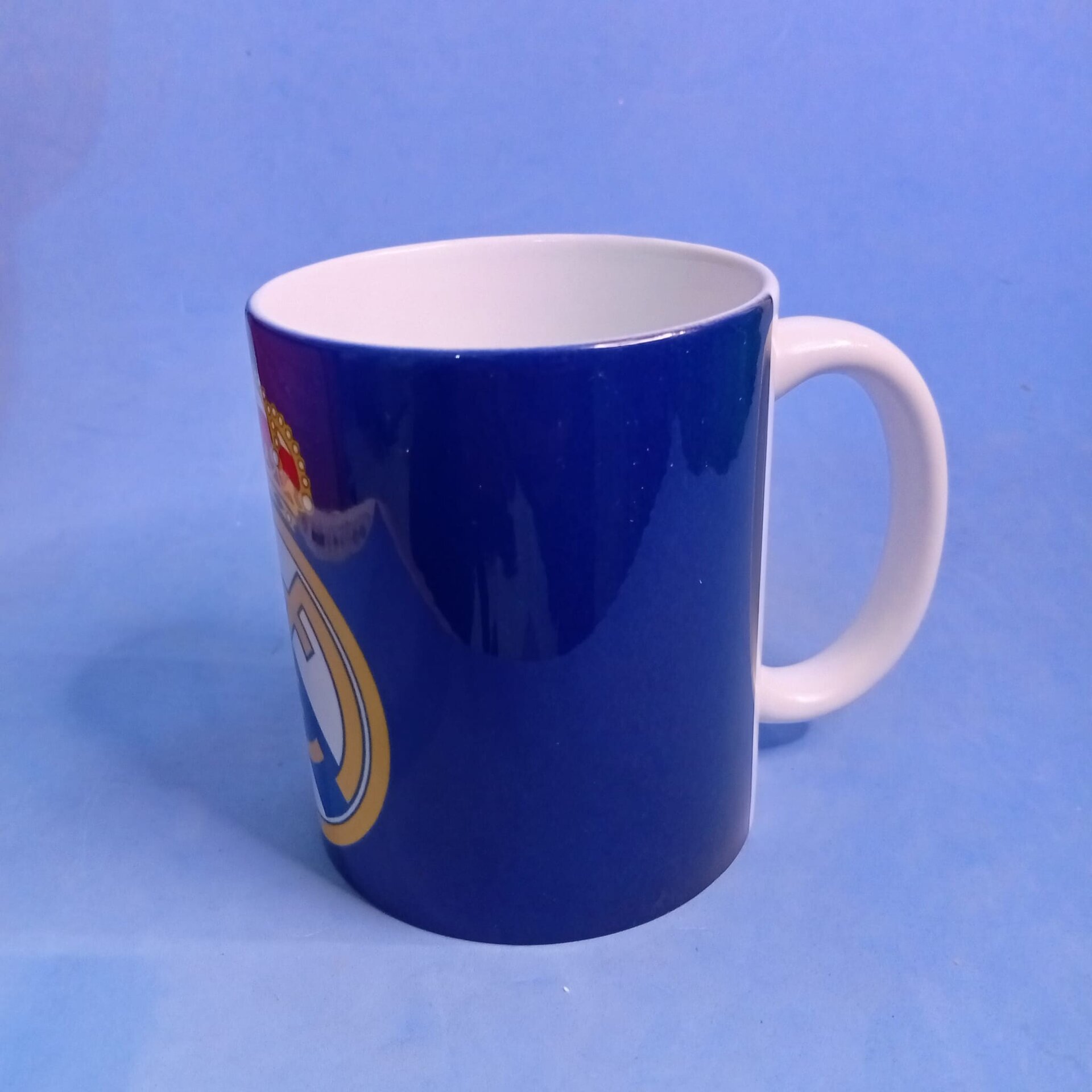 Taza Real Madrid – Fondo azul elegante - 2